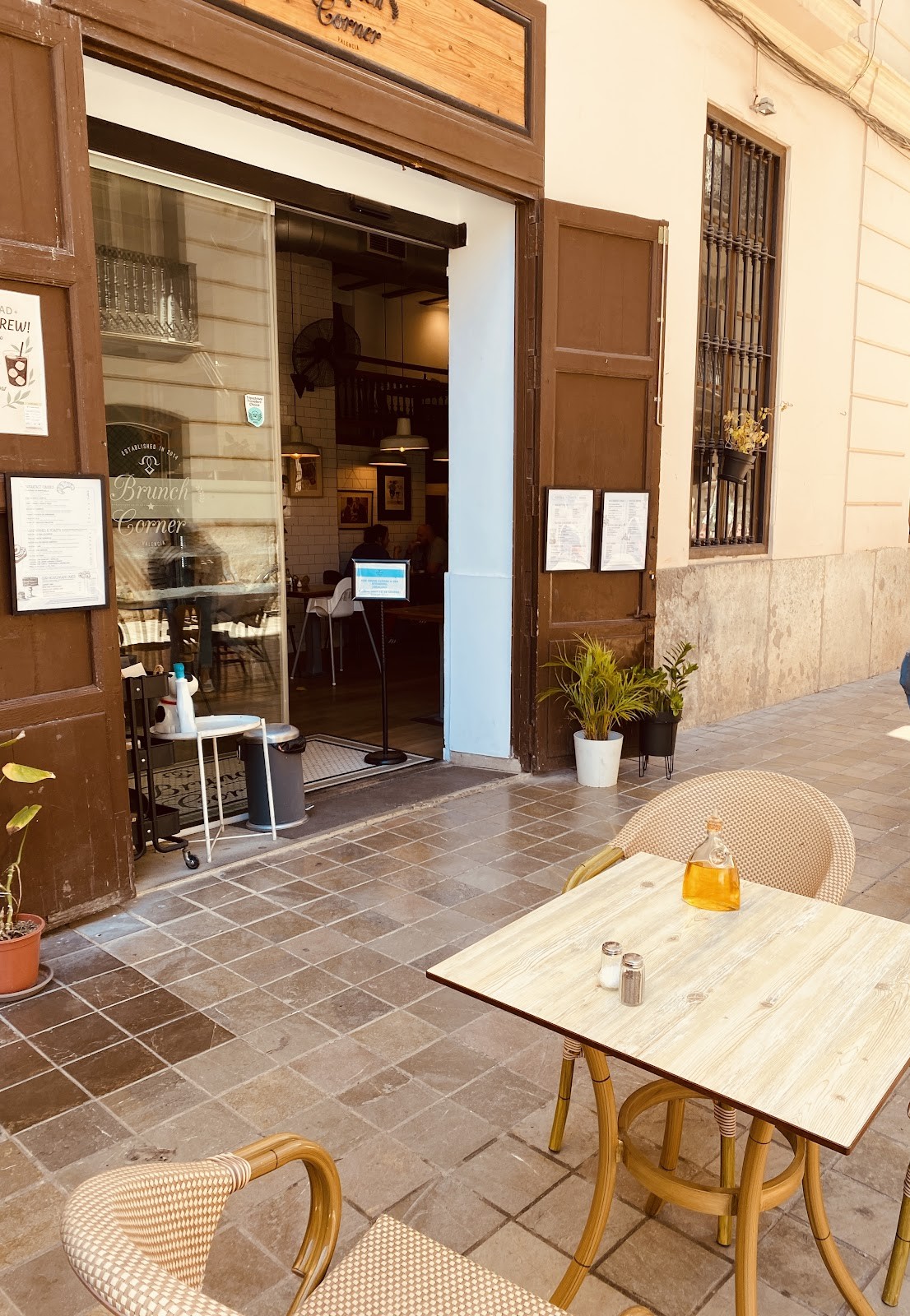 Brunch Corner - La Virgen: the place