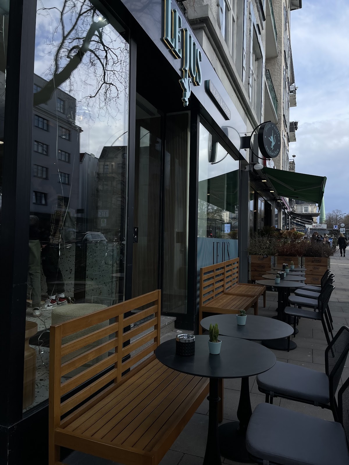 Le Jus: the place