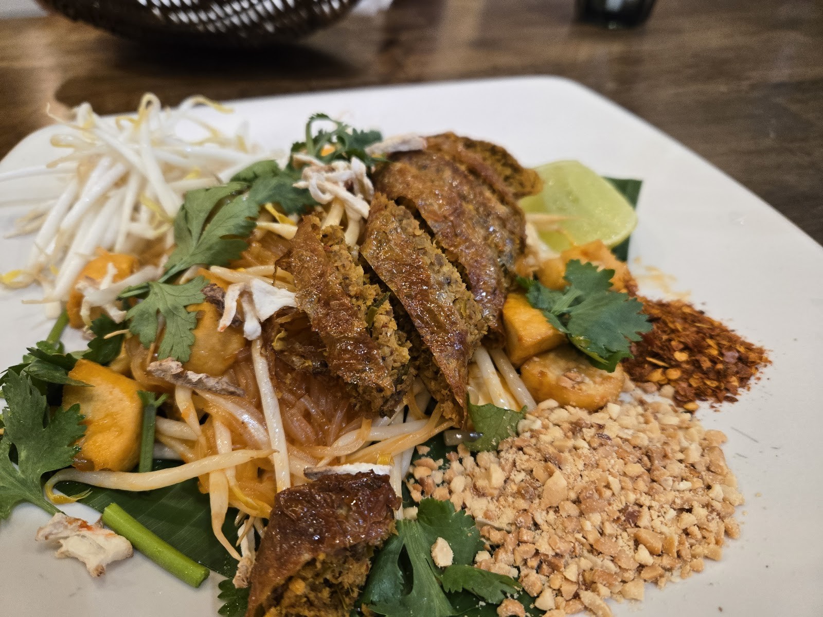 Kem-Kon Charoennakhon (เข้ม-ข้น เจริญนคร) 100% Vegan: food & drinks