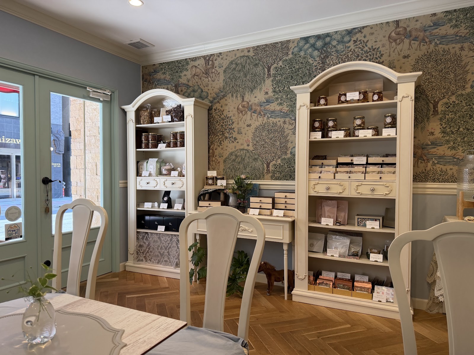 Bardon Organic Cafe: the place