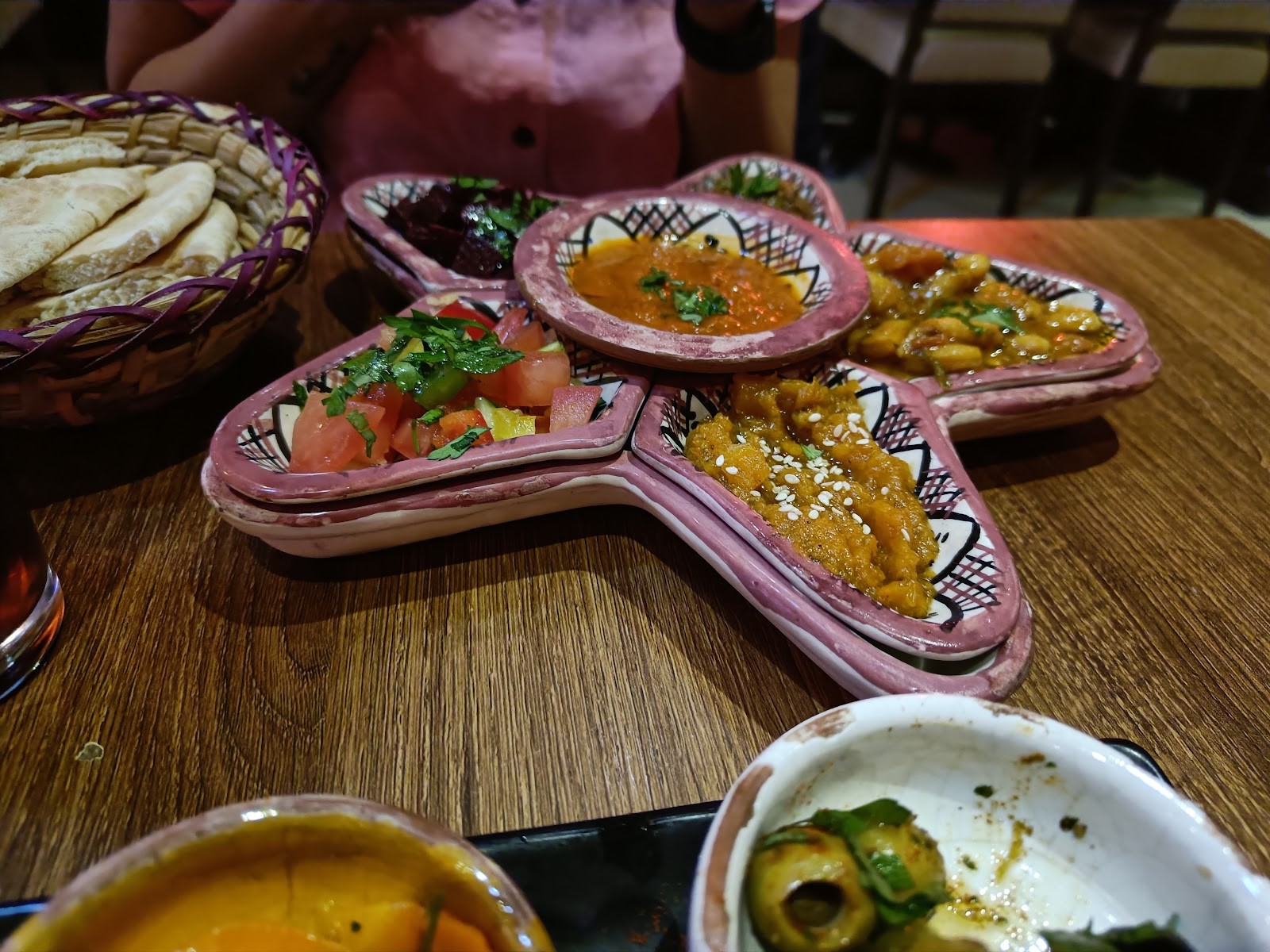 Marrakesh by Mindo Restaurant and Karaoke Bar: food & drinks