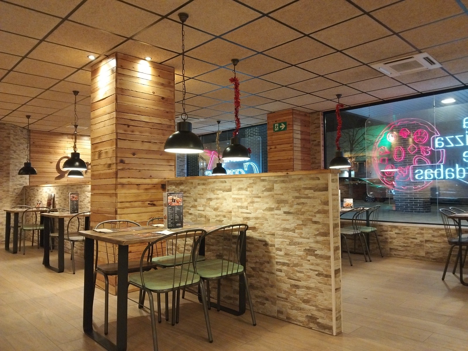 Pizzería Carlos: the place