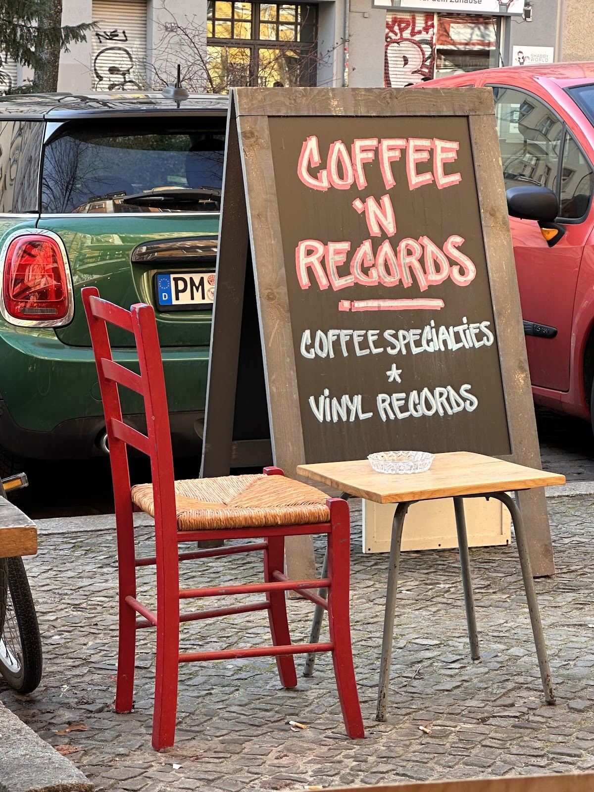 BANKERT. Vinyl-Café: the place