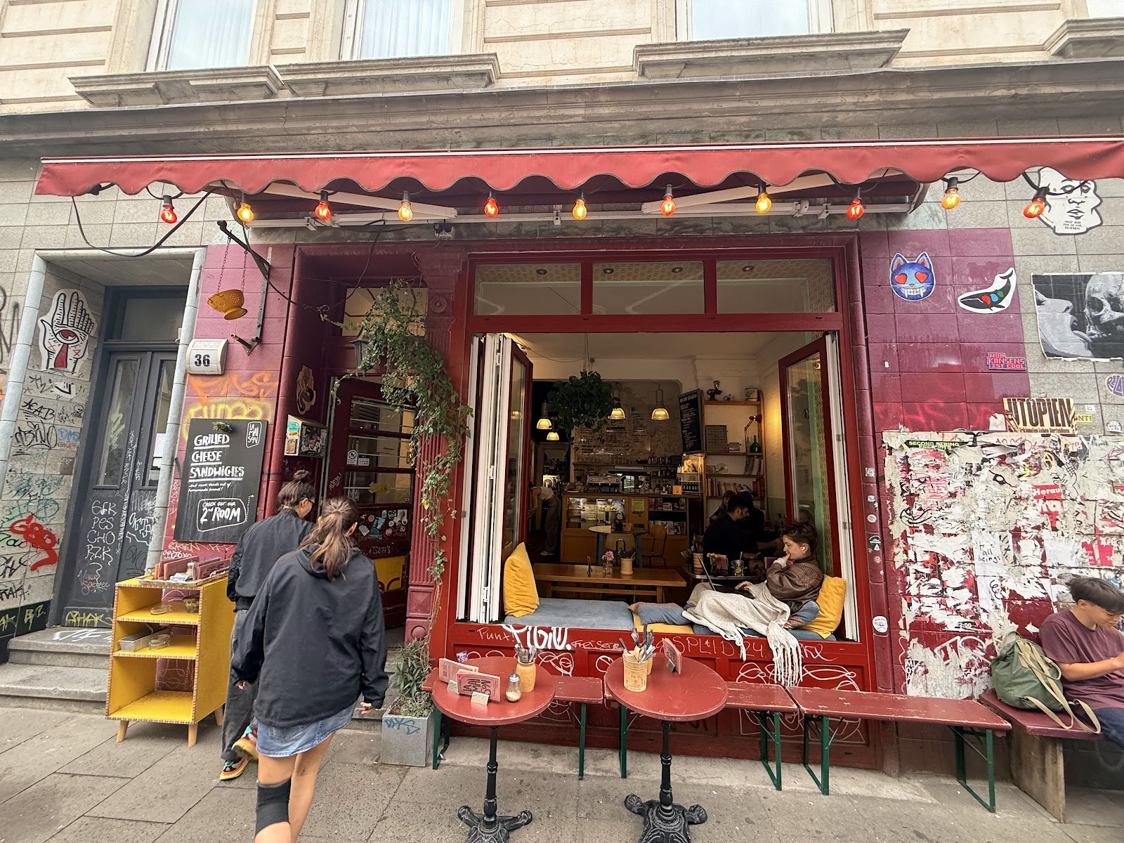 LA MAISON Café: the place