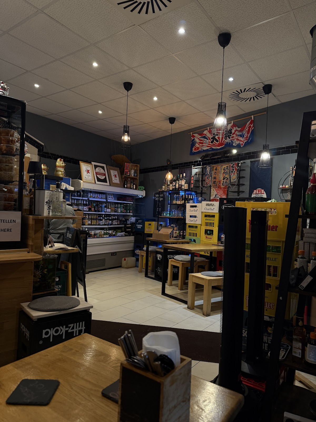 Asian Cuisine Bowl Kakinomi: the place