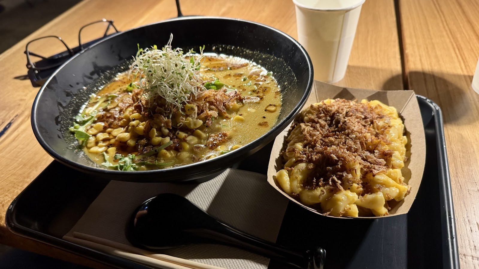 REDWHITE BONELESS RAMEN: food & drinks