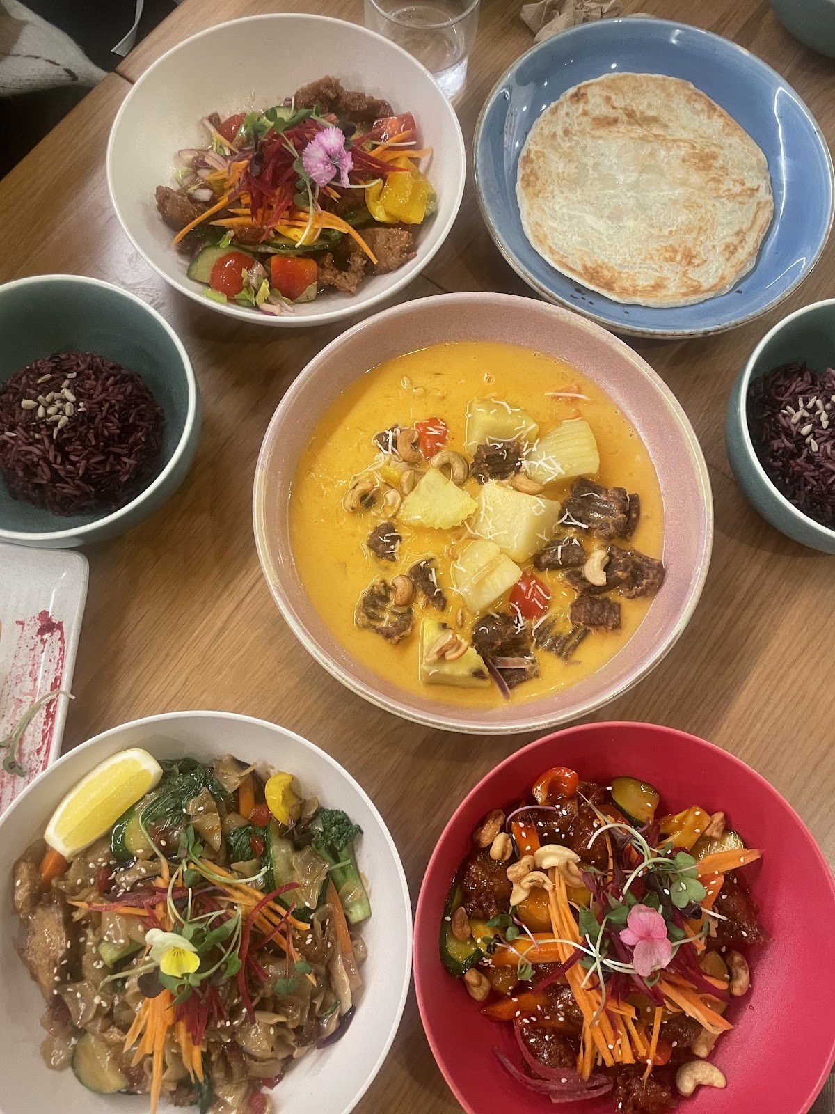 Khu Khu Milford: food & drinks