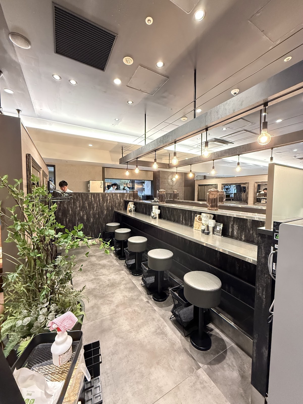 Torisoba Zagin KITTE Marunouchi: the place