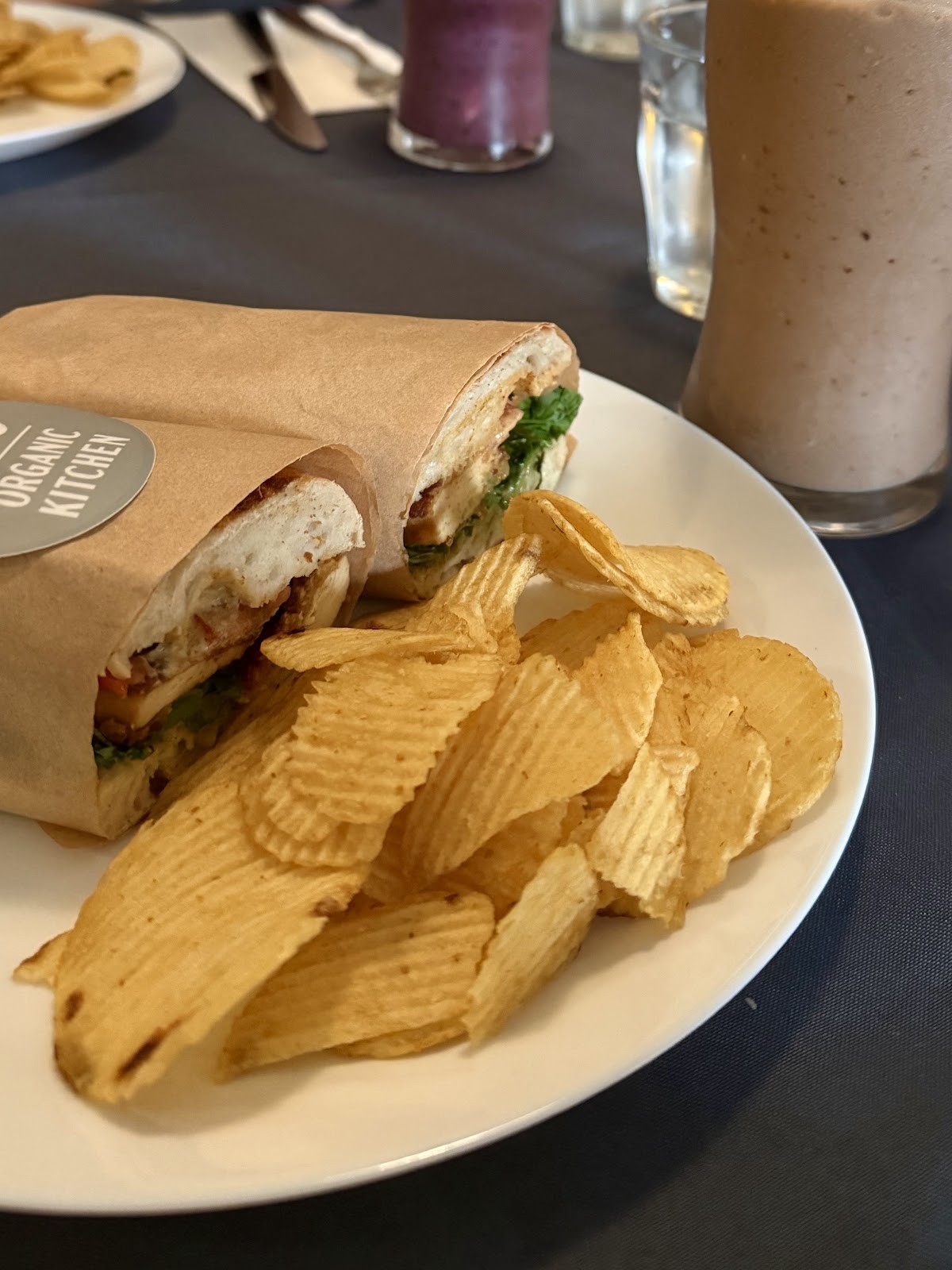 AVO ORGANIC KITCHEN: food & drinks