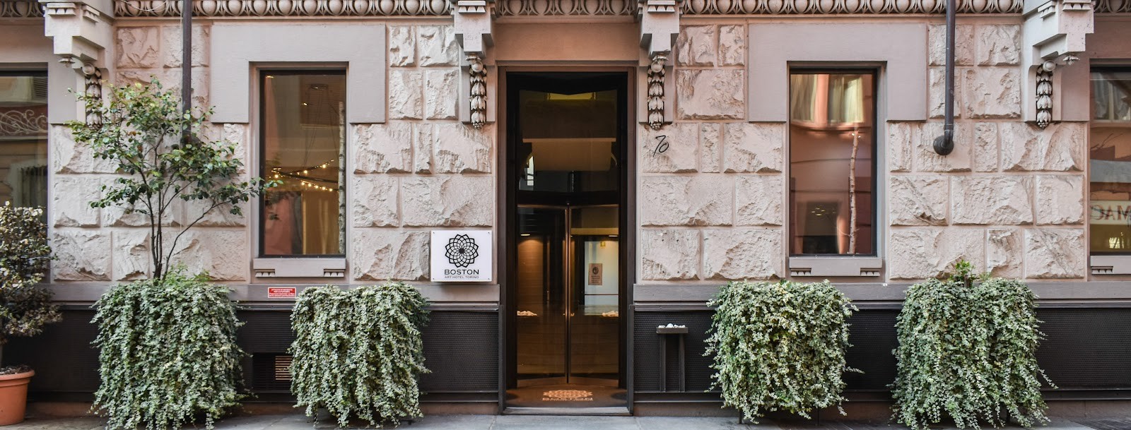 Boston Art Hotel: the place