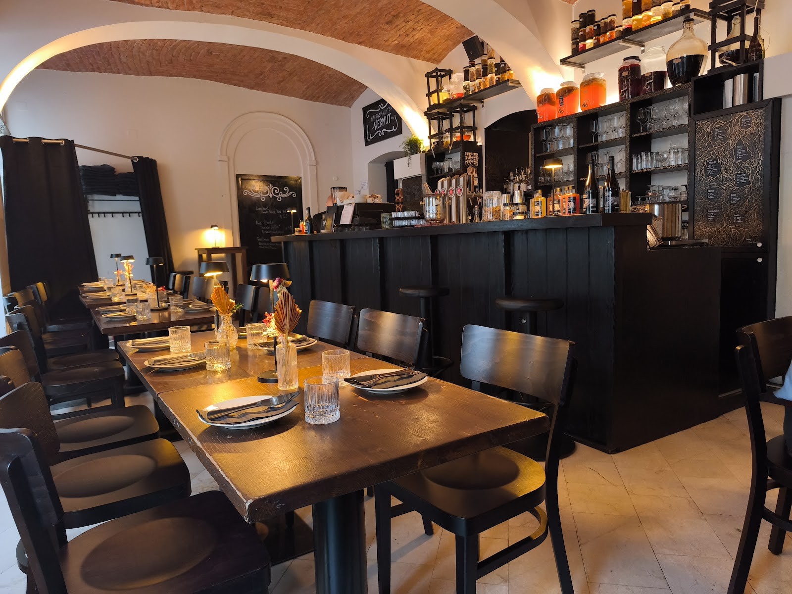 WILDLING Restaurant Bar Event: the place