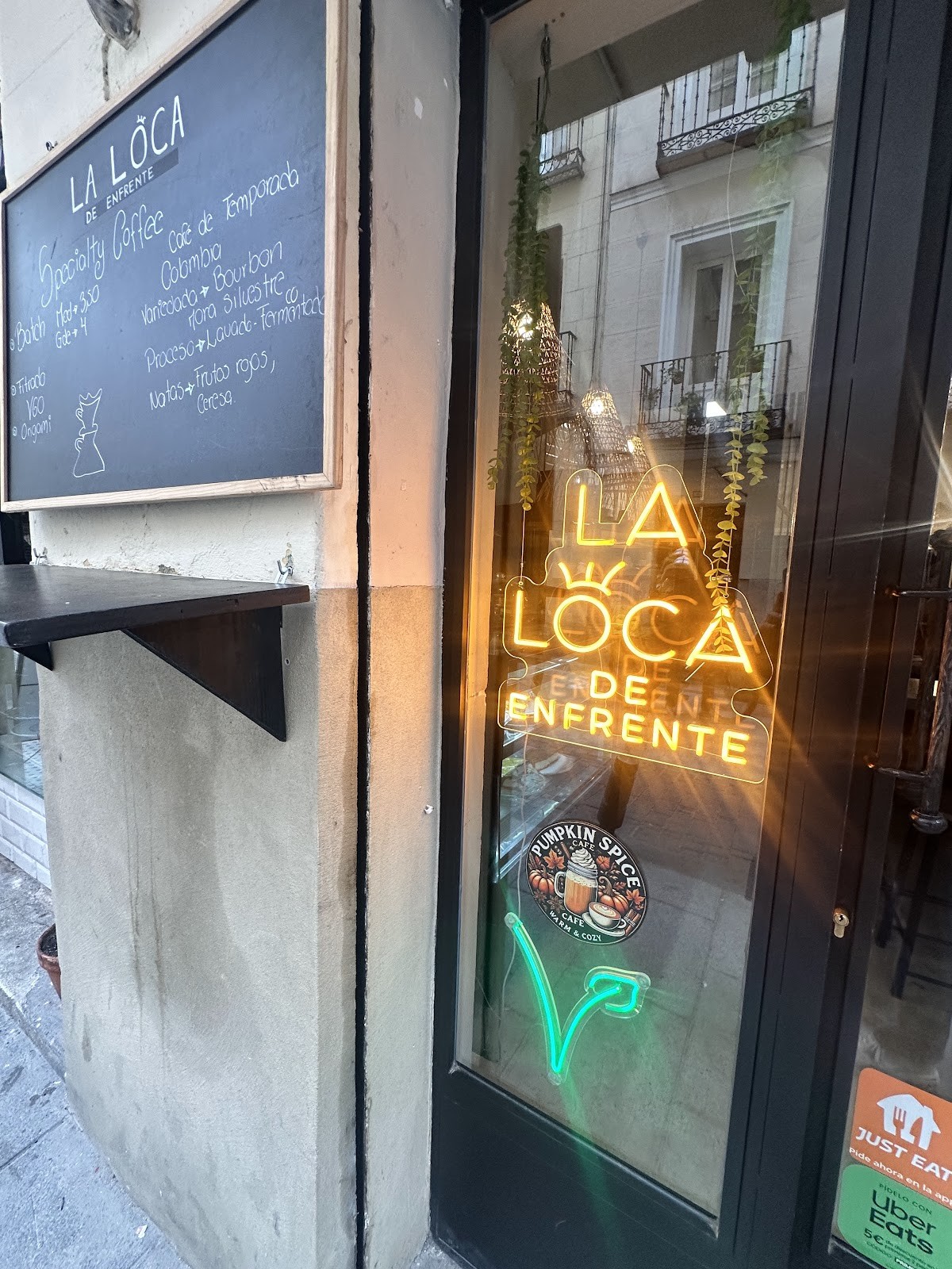 La Loca de Enfrente: the place