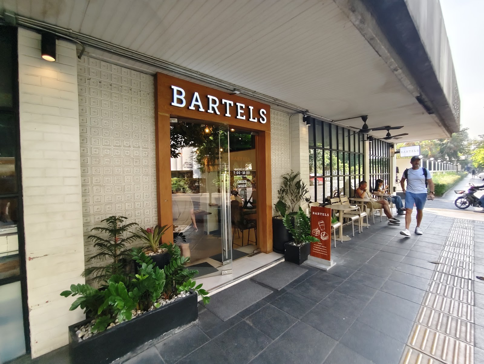 BARTELS Sukhumvit: the place