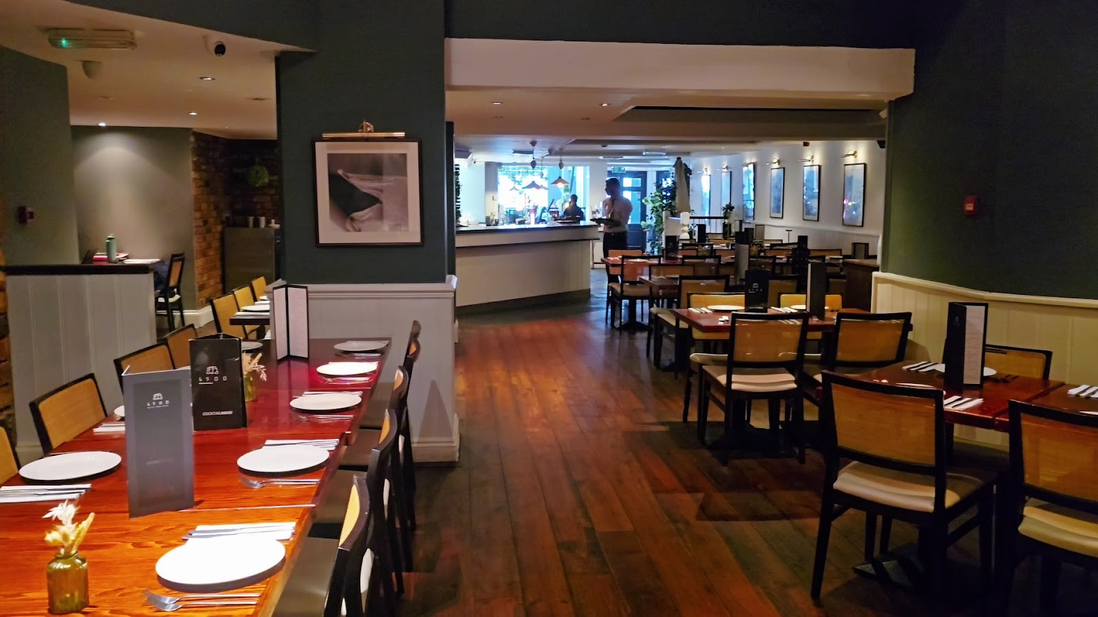 4500 Miles From Delhi Indian Restaurant Bristol: the place