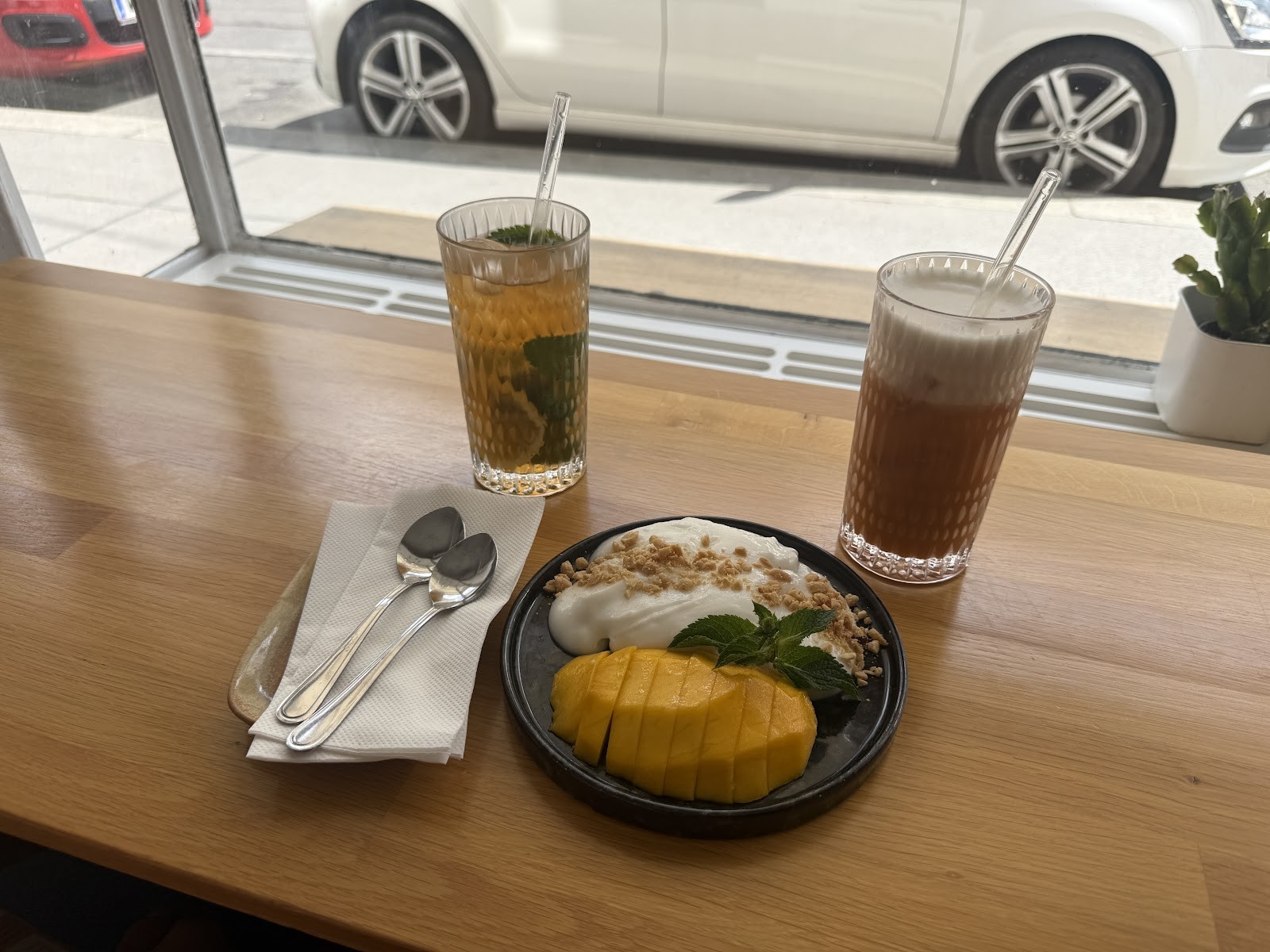 UuDam: food & drinks