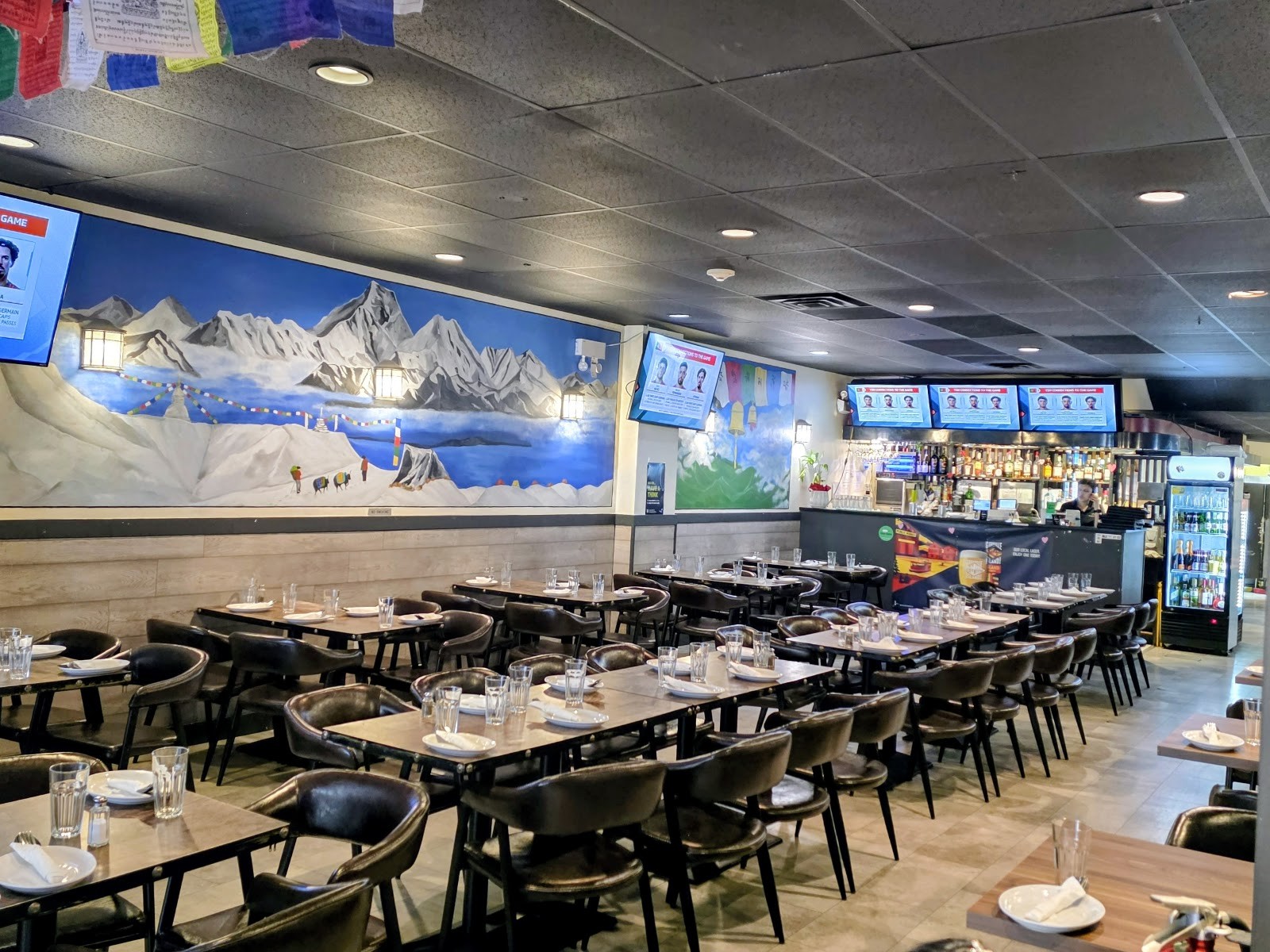 Mount Everest Kitchen & Grill: the place