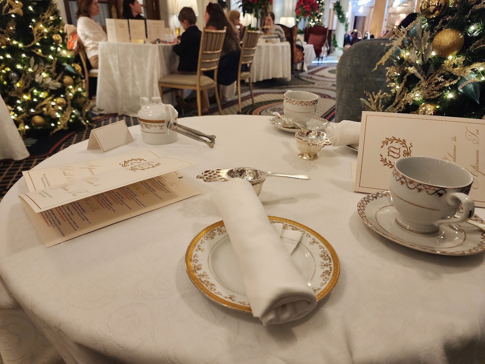 Willard Peacock Alley Tea: the place