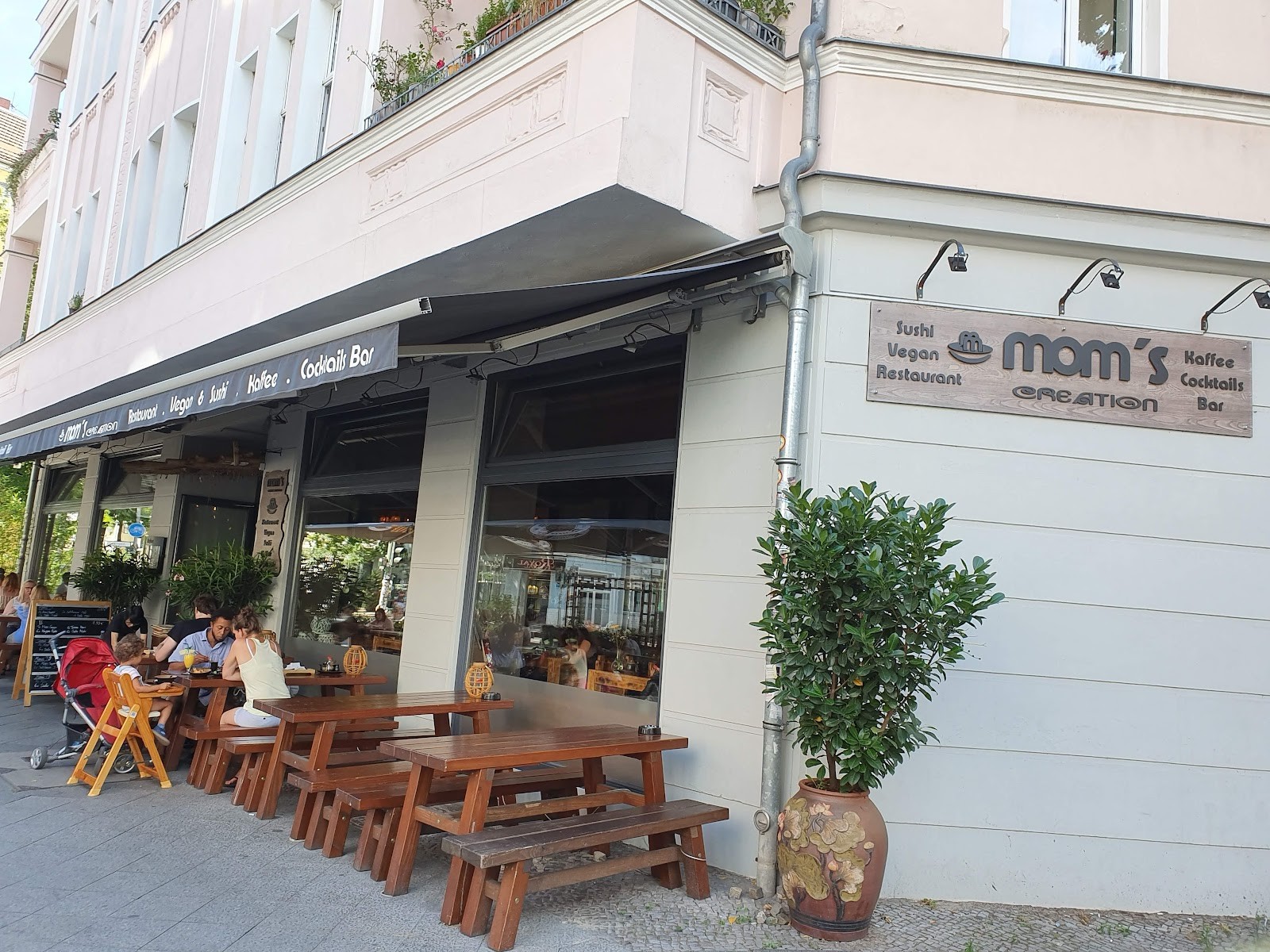 Mom's Creation Vegan Restaurant Friedrichshain: the place