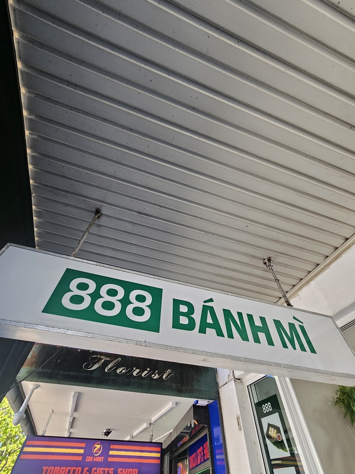 888 Banh Mi: the place