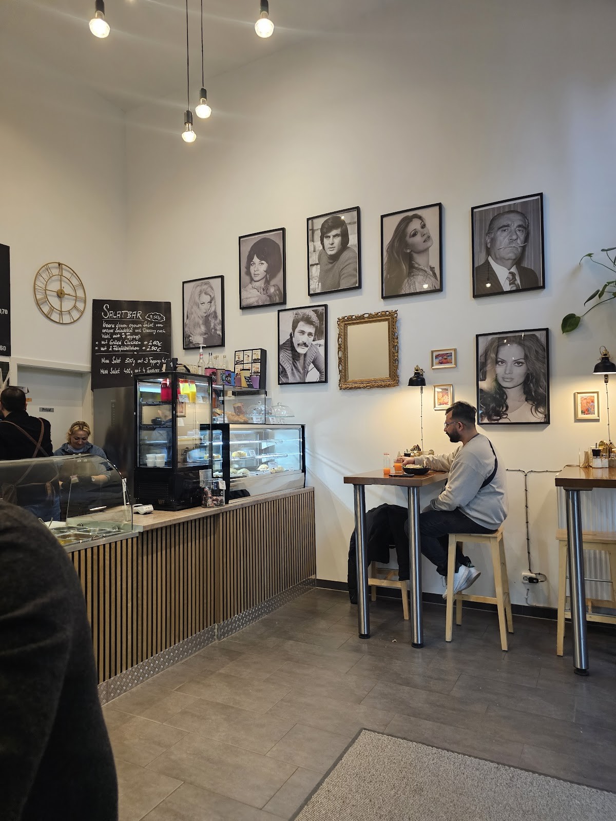 KUMPIR CLUB fresh food & coffee: the place