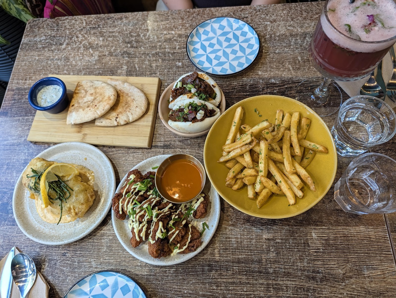 Koocha Mezze Bar: food & drinks