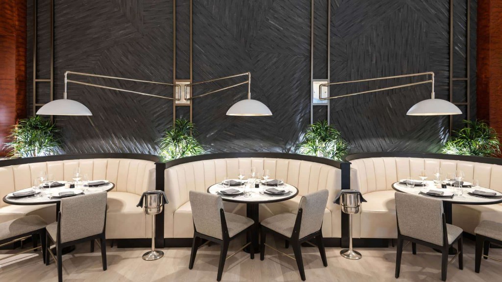 EDGE Restaurant & Bar: the place