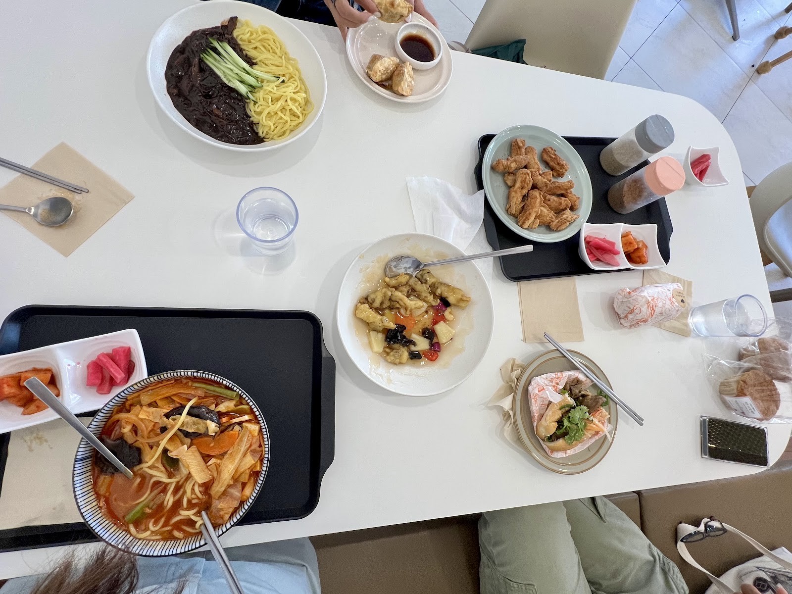 Loving Hut Real Love: food & drinks