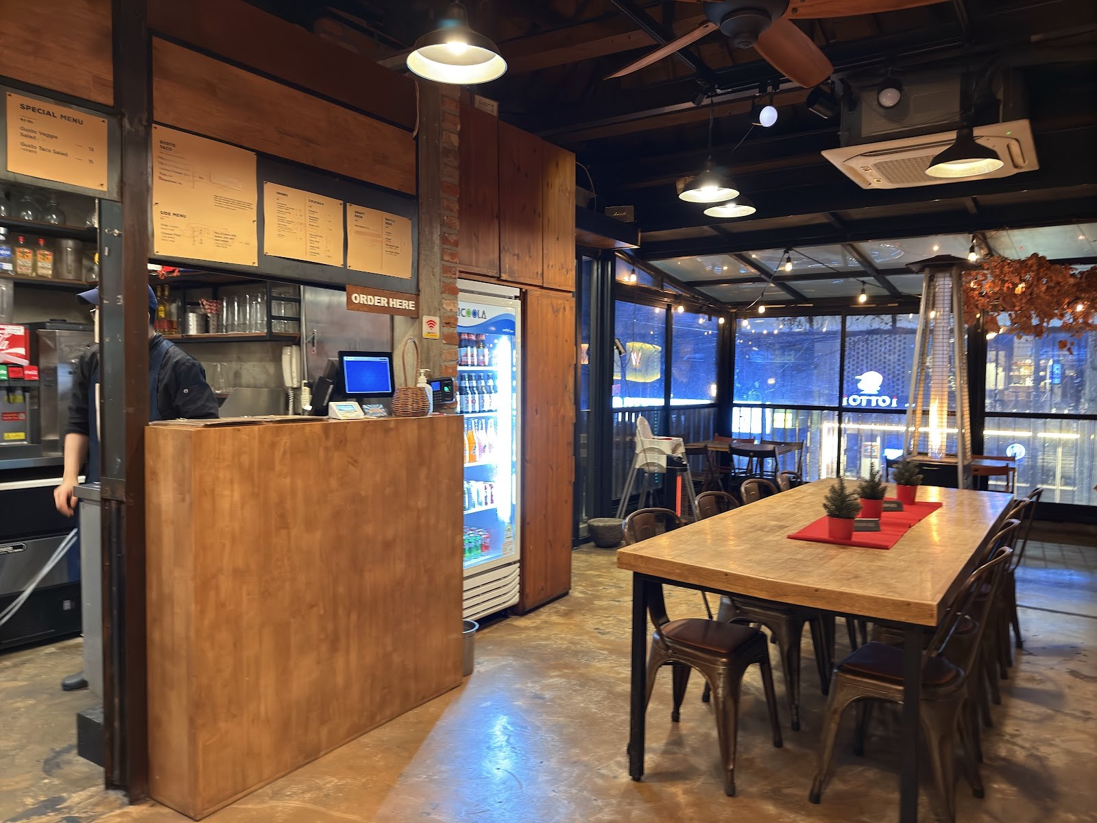 Gusto Taco: the place