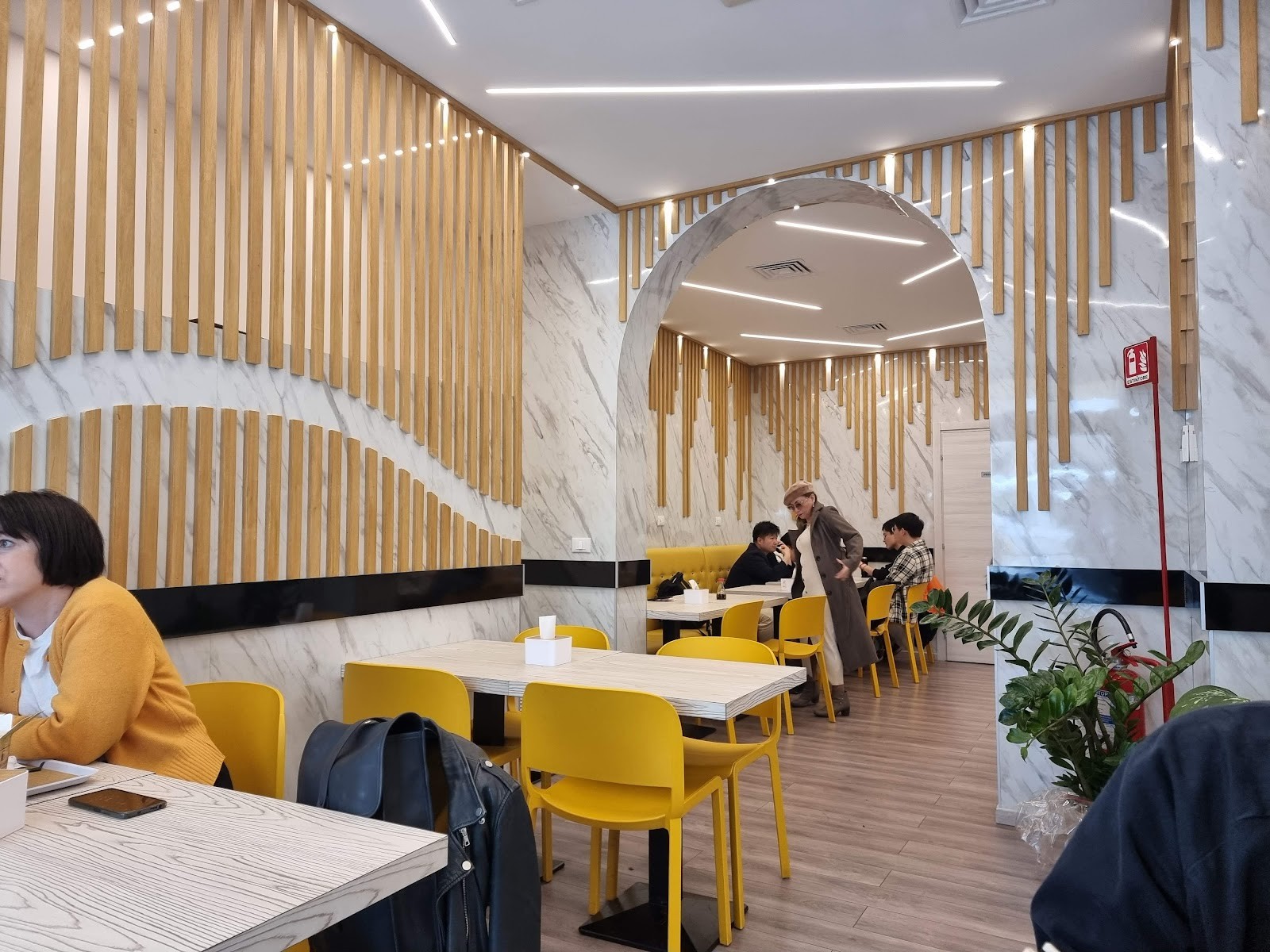Noodles & Sushi: the place
