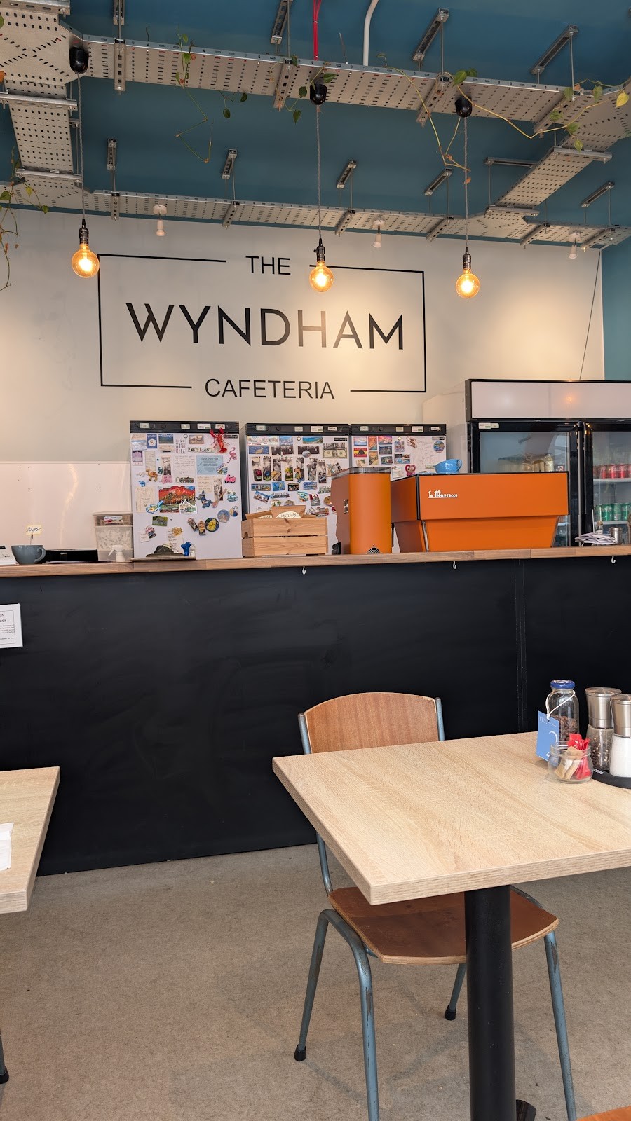 Wyndham Cafeteria: the place