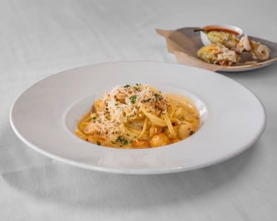Crossroads Kitchen: food & drinks