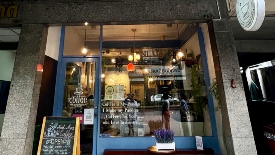 cafe’ de larnluang: the place