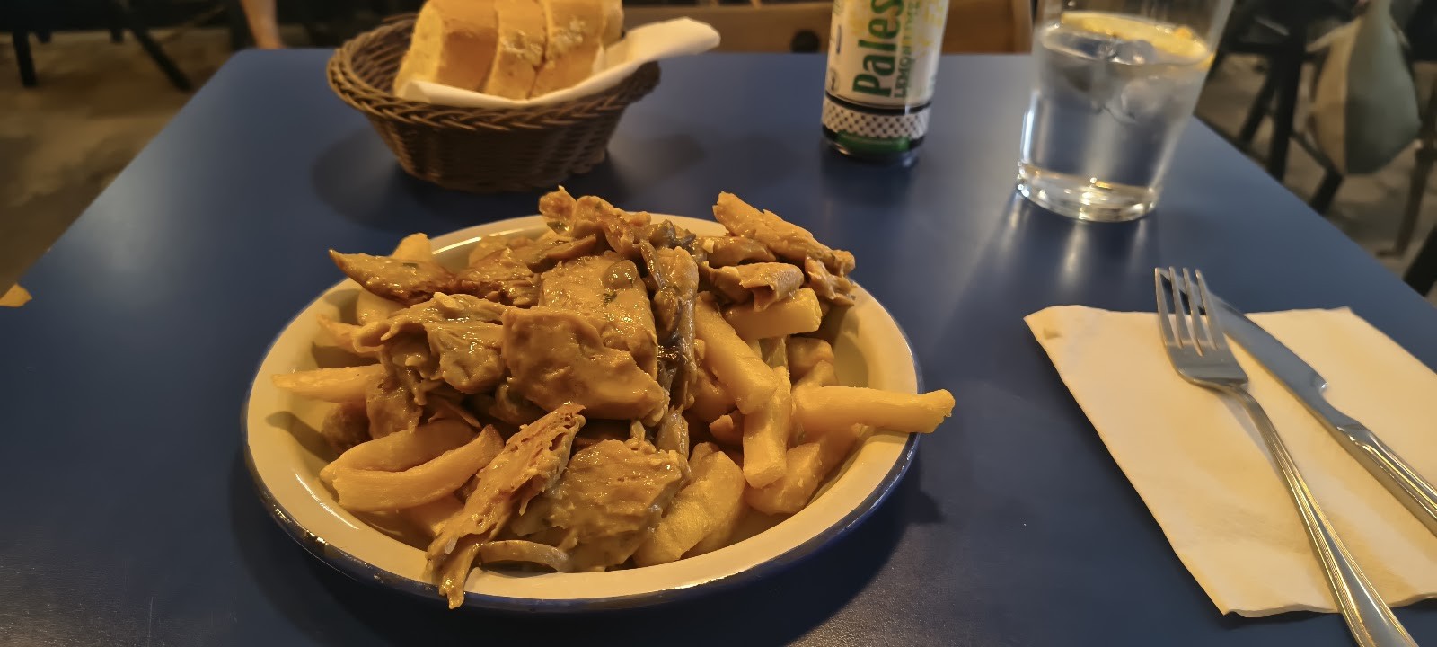 B13 bar: food & drinks