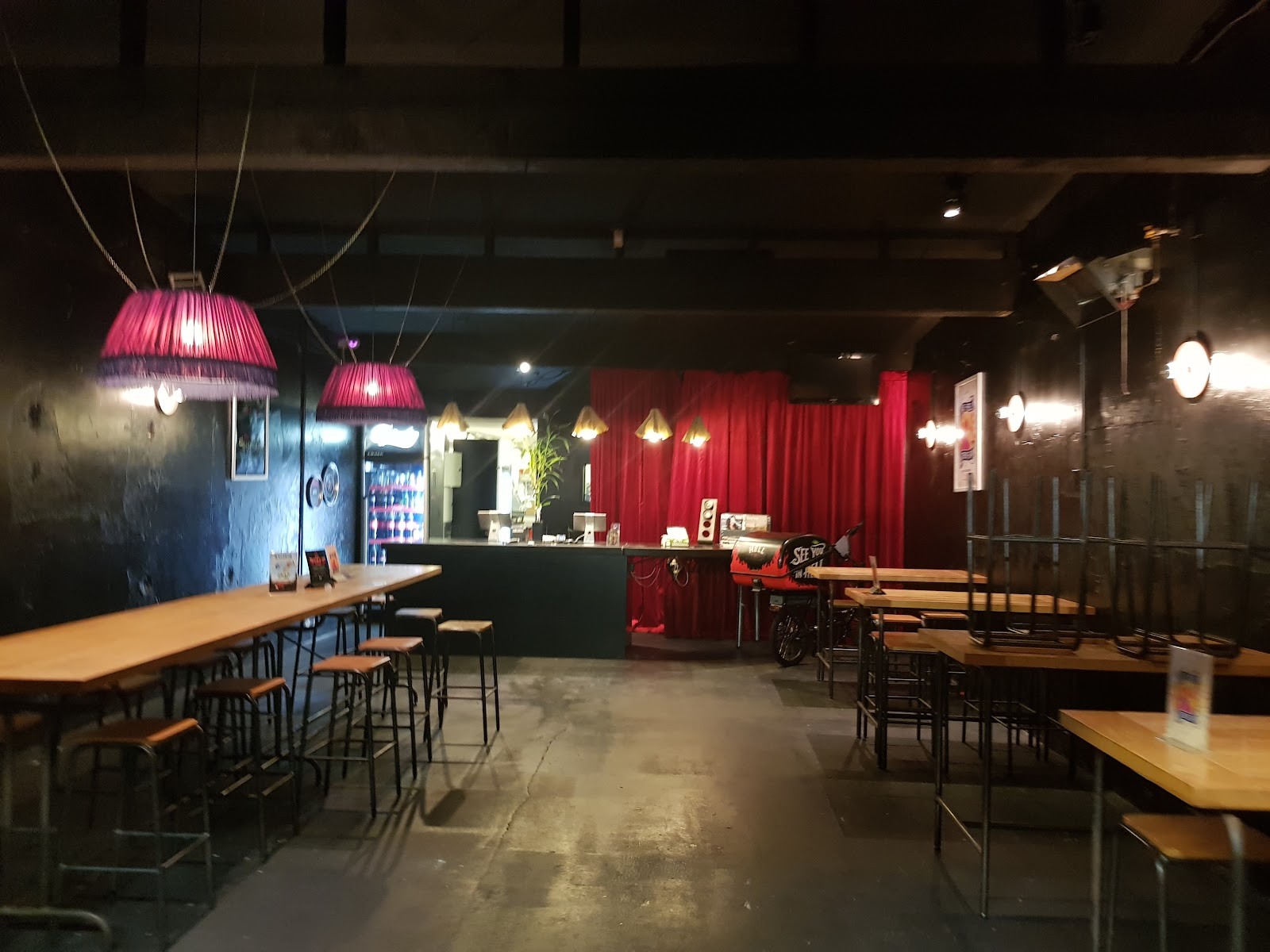 Hell Pizza Kohimarama: the place