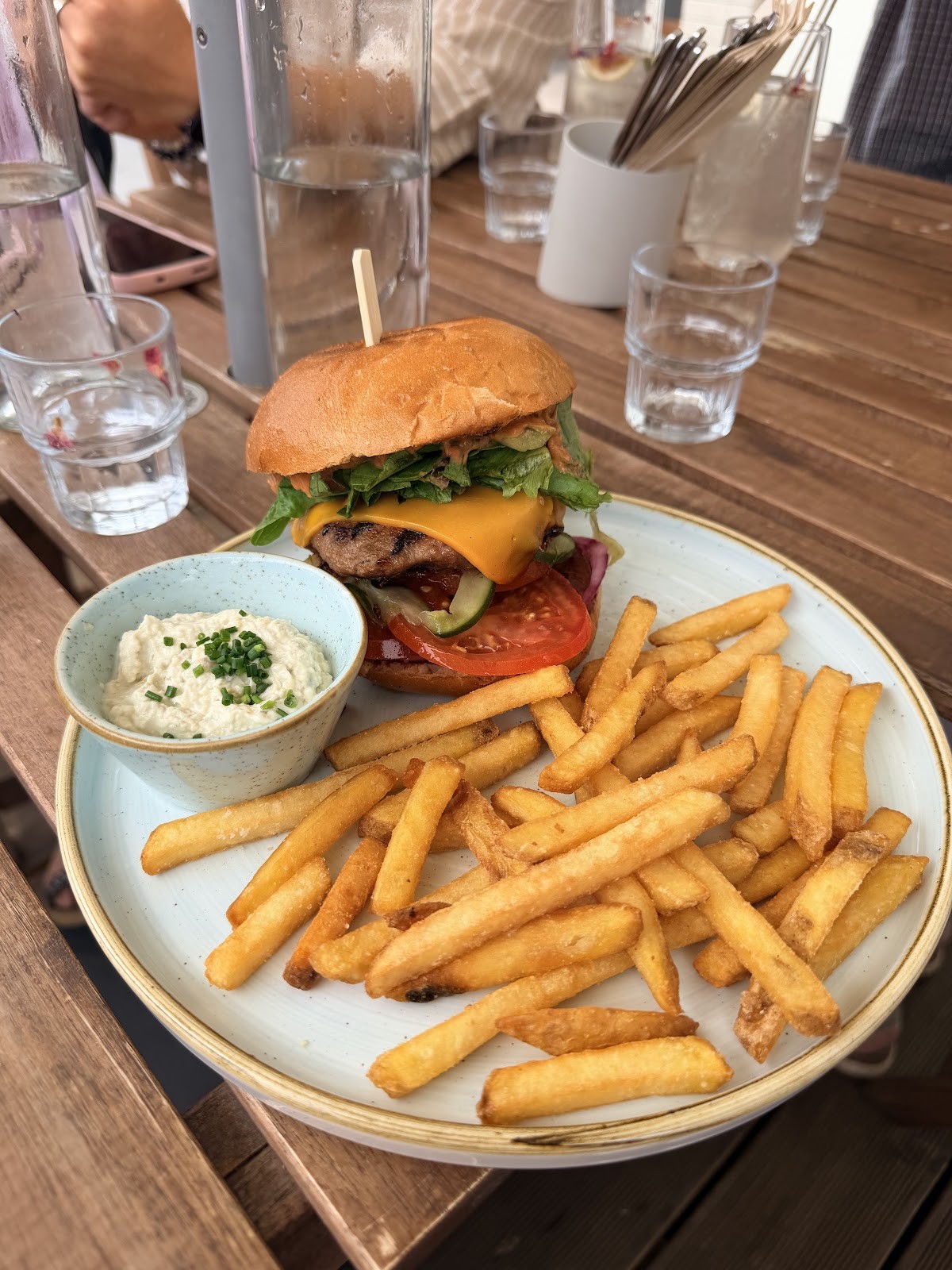 CHUTNEJ: food & drinks