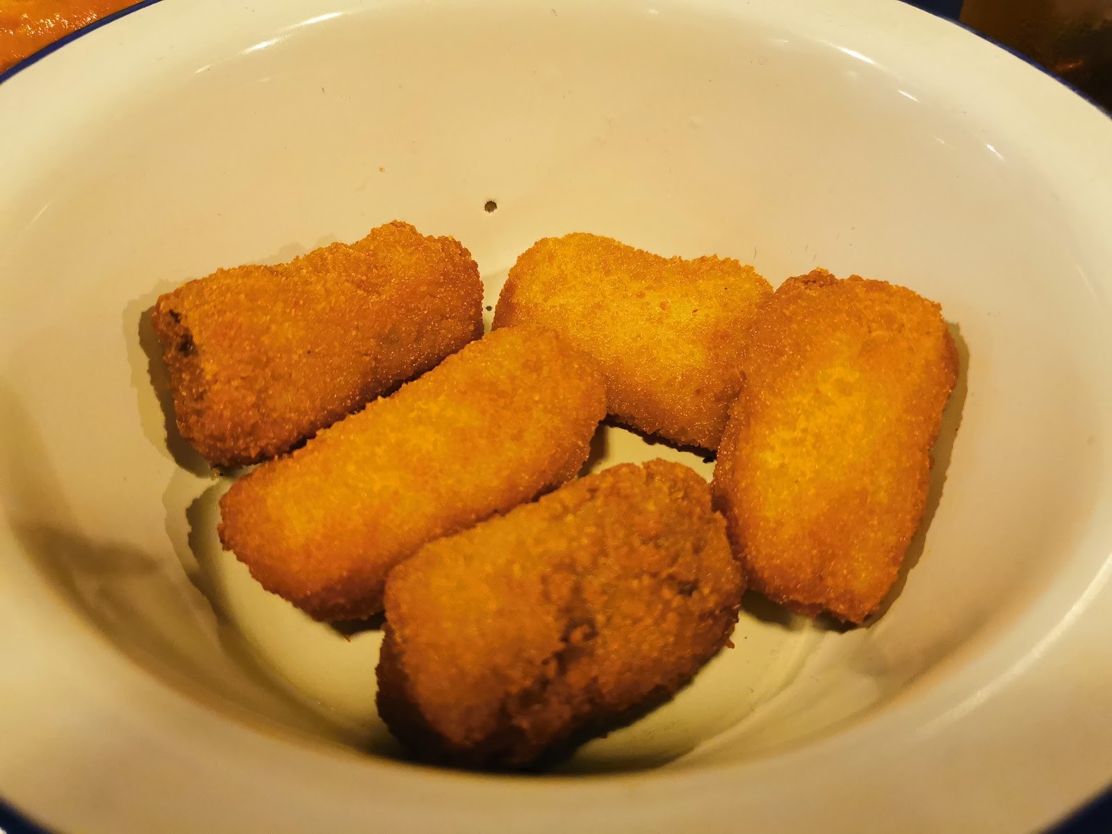 B13 bar: food & drinks