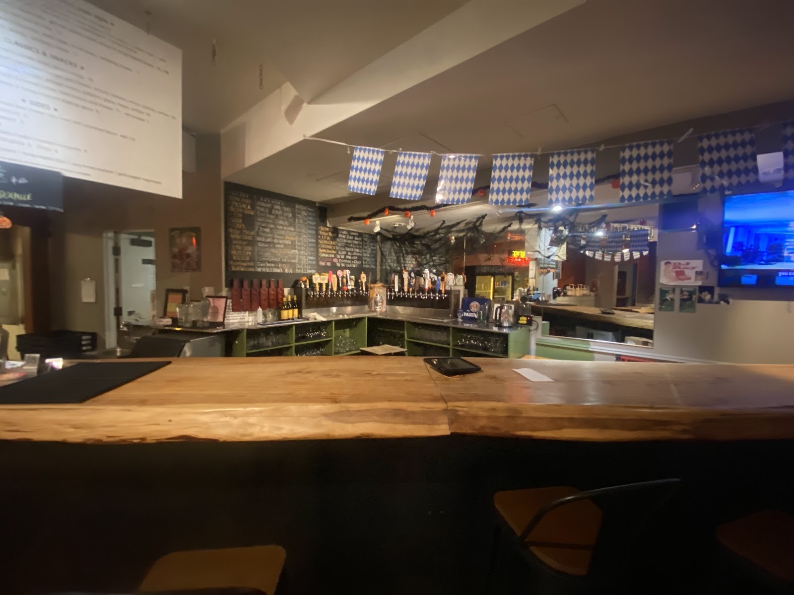 Rosamunde Sausage Grill: the place