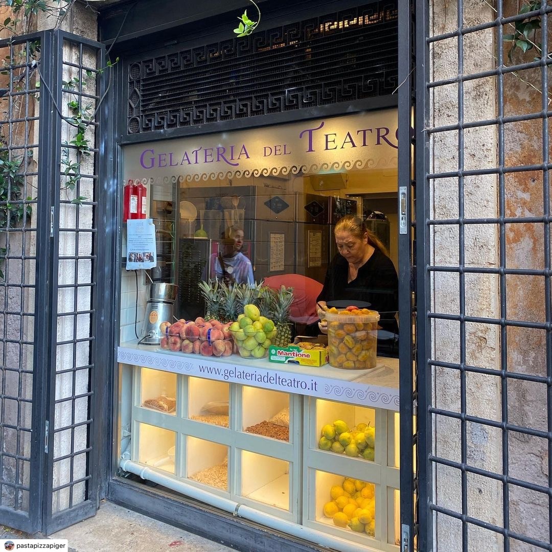 Gelateria del Teatro: the place