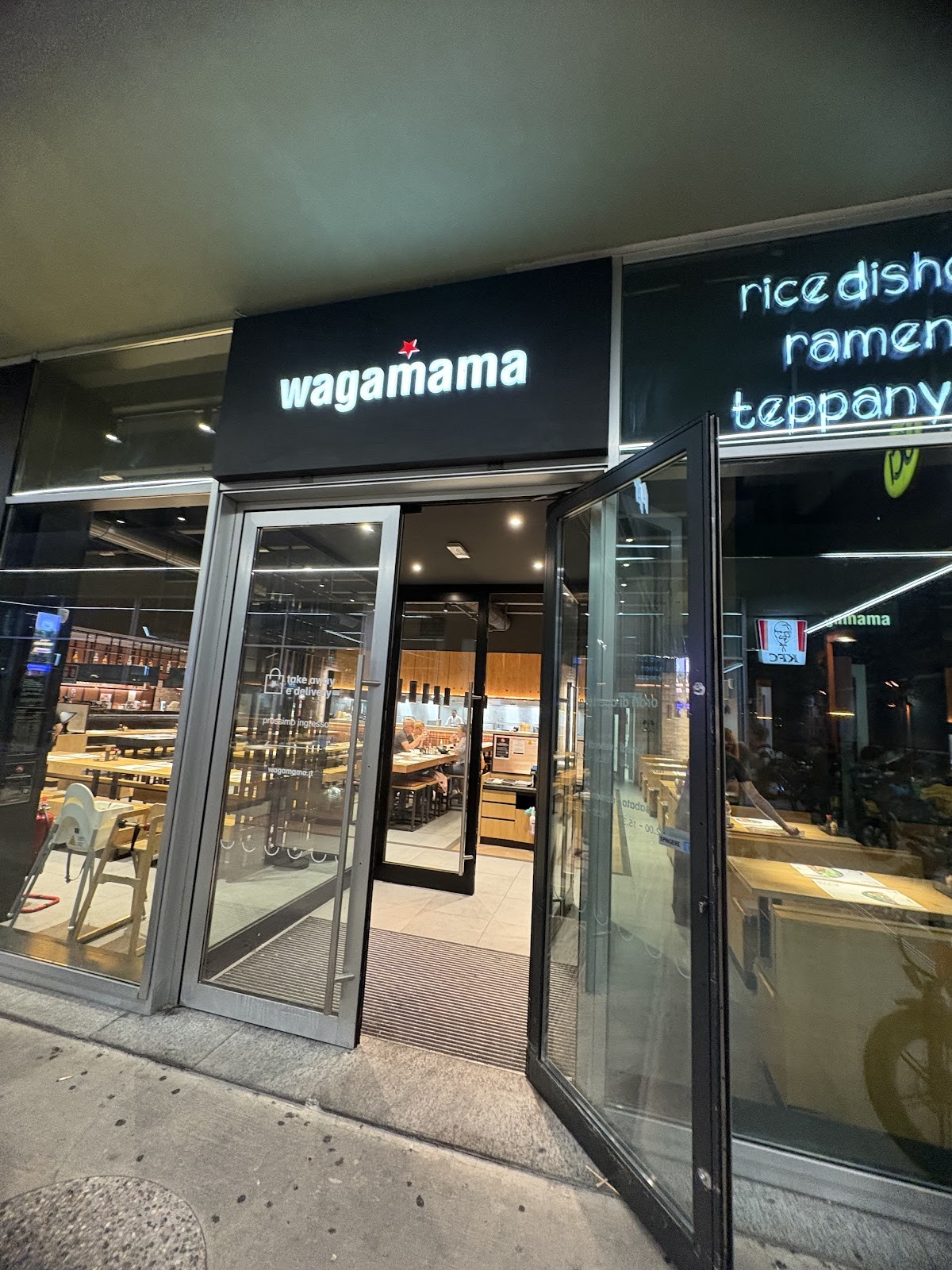 wagamama - Bicocca Village: the place
