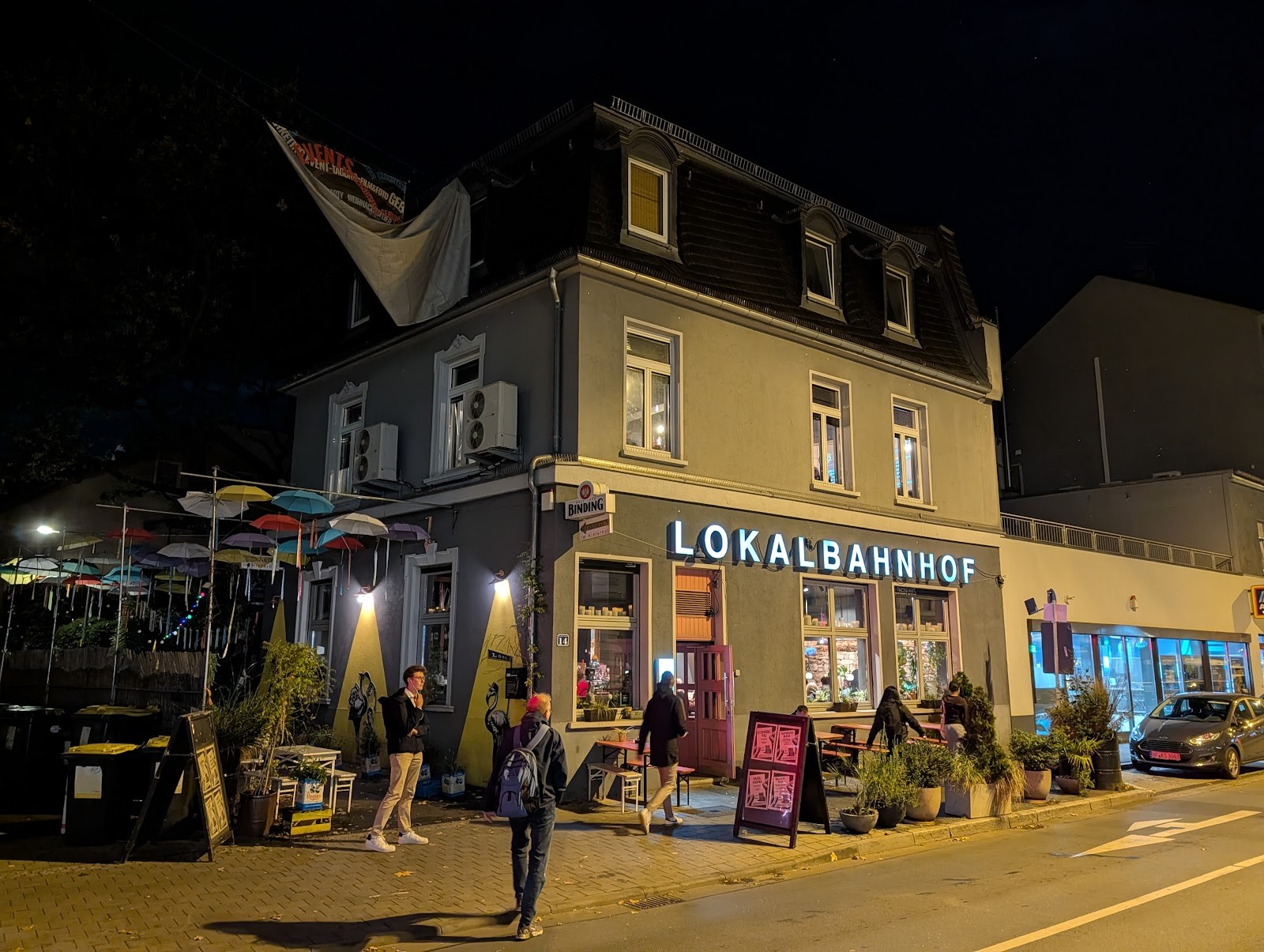 Lokalbahnhof: the place
