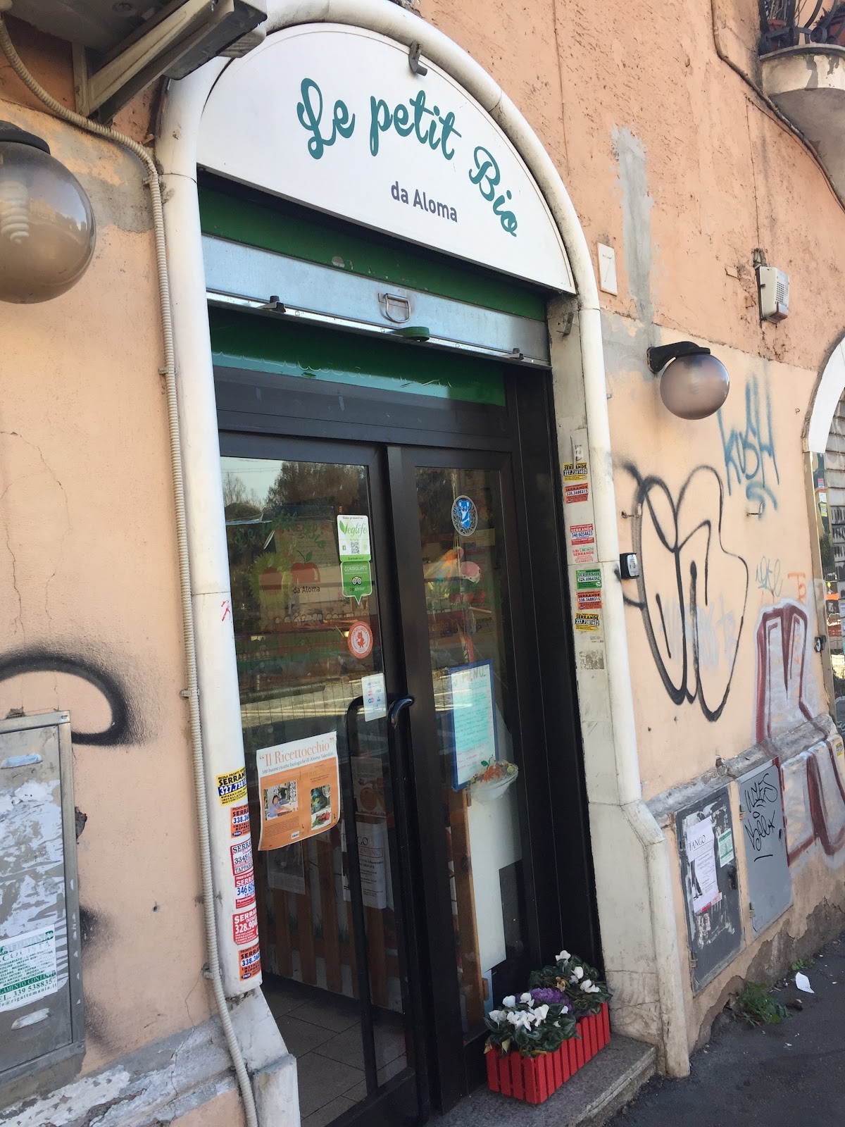 Le Petit Bio: the place