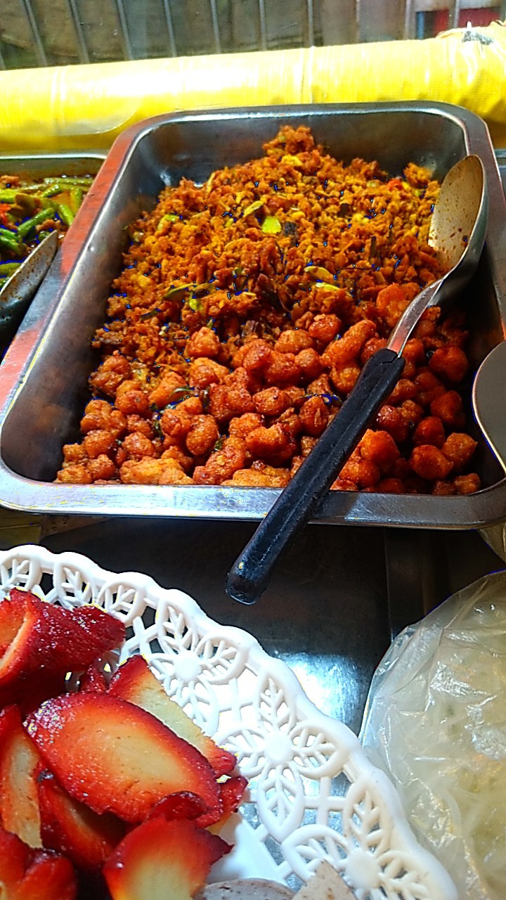 Prapai's Vegetarian Kitchen: food & drinks
