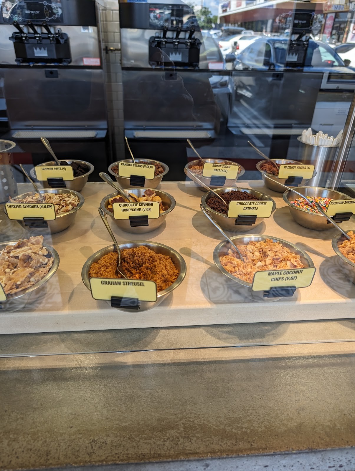 Magpies Softserve: the place