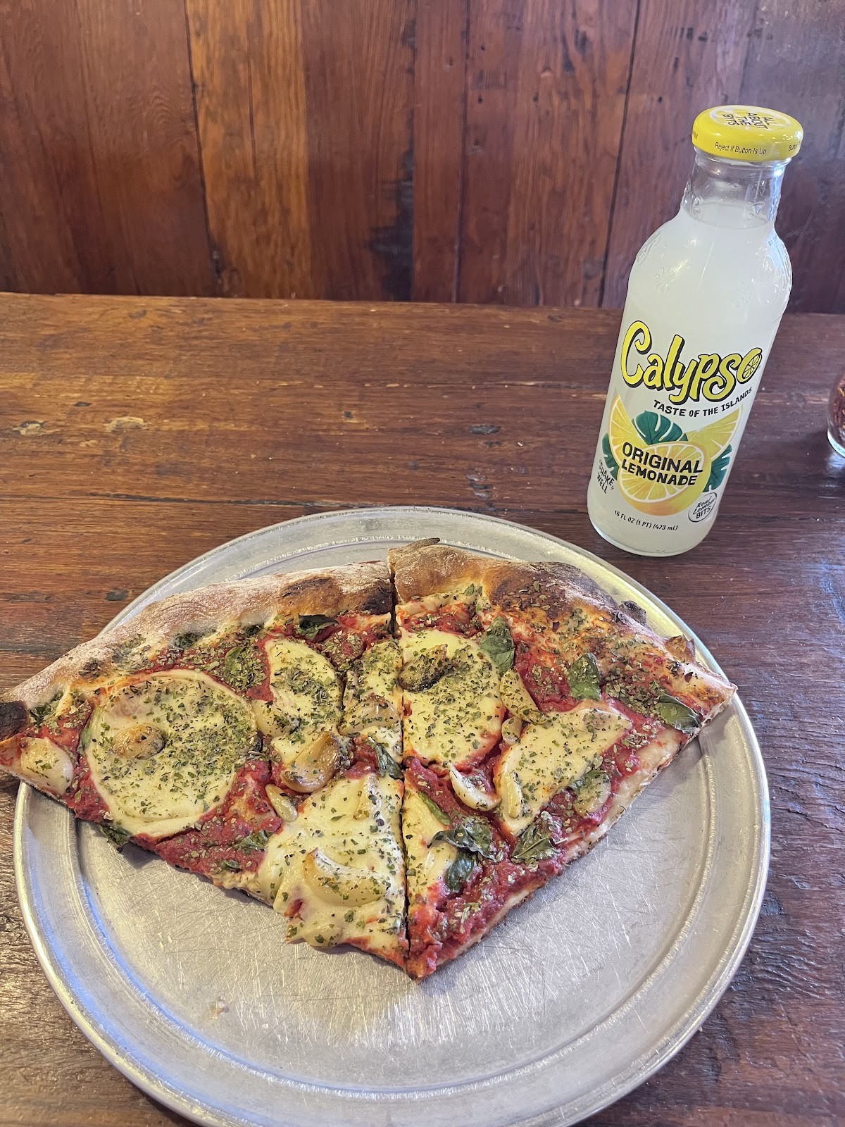 Pi Vegan Pizzeria: food & drinks