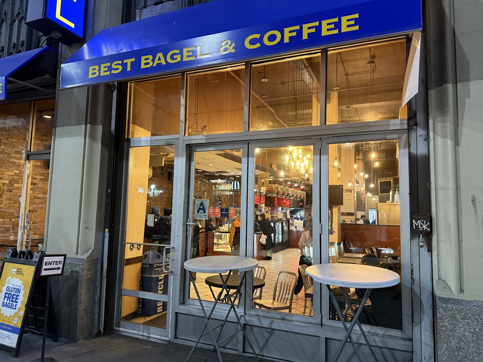 Best Bagel & Coffee: the place