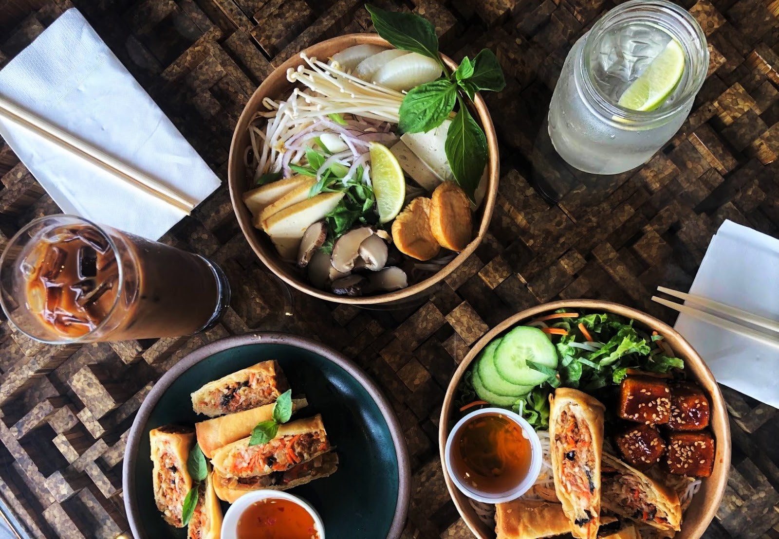 Khoe: food & drinks