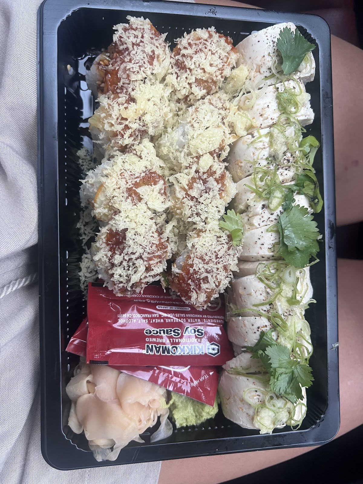 Gorilla Eats Sushi: food & drinks