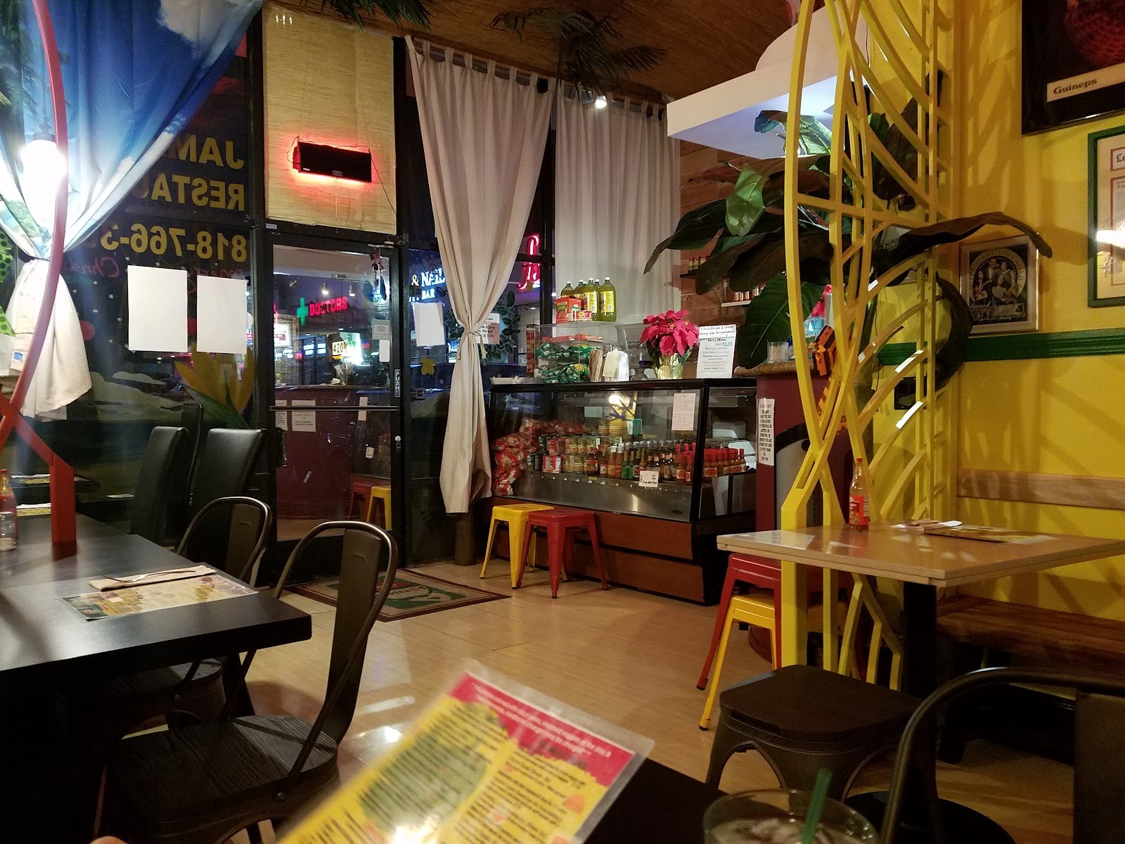 Sattdown Jamaican Grill: the place