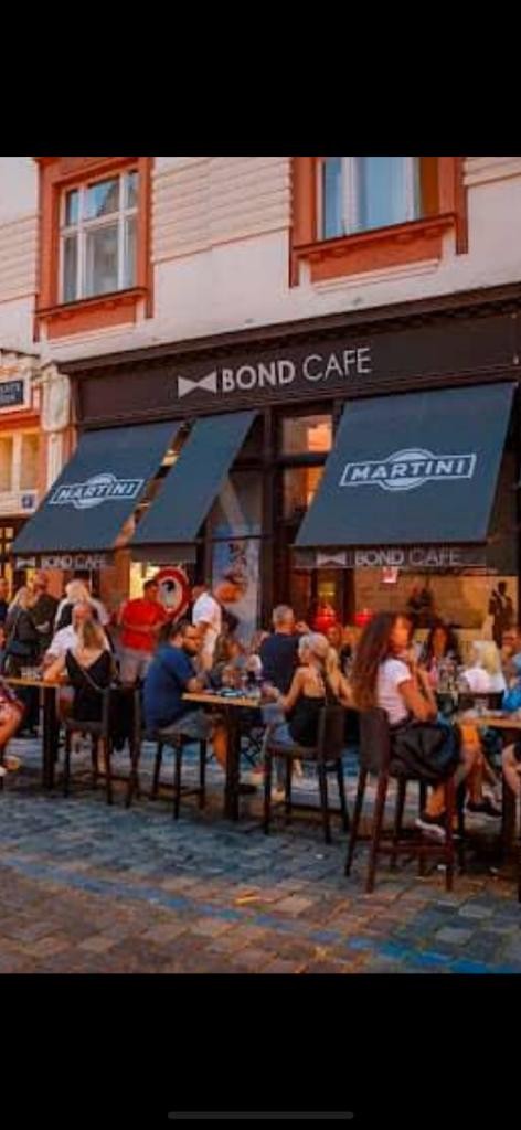 Bond Cafe: the place