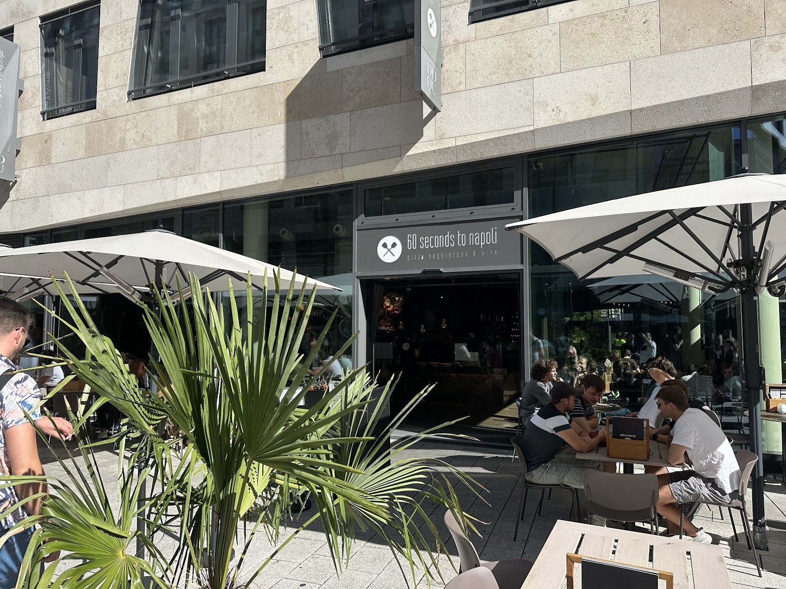 60 Seconds to Napoli: the place